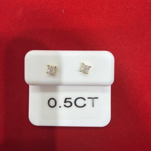 Princess cut moissanite - 0.5,